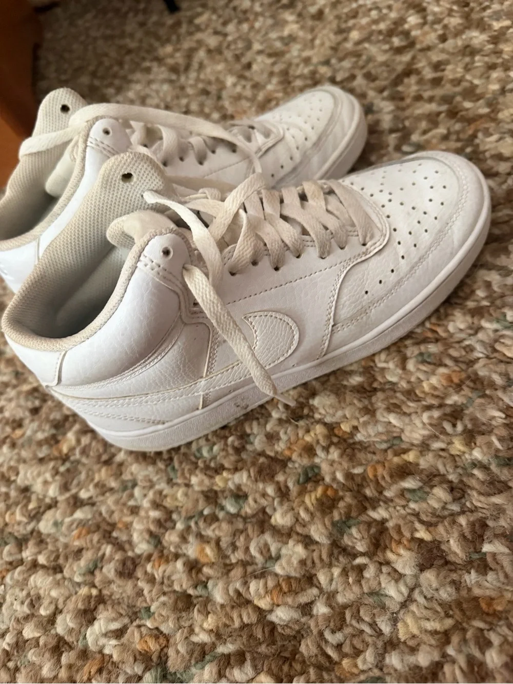 Nike white low